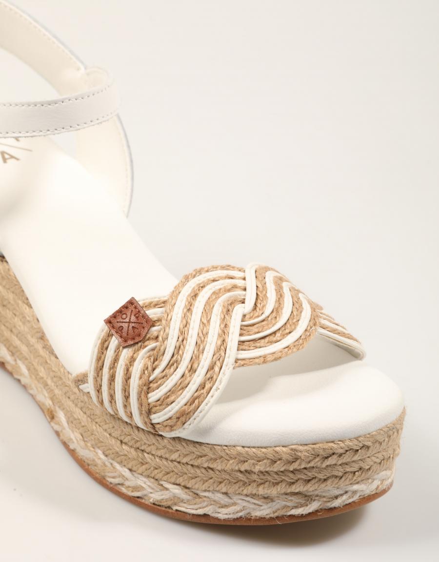 SANDALIAS POPA GARUA YUTE BLANCO CB48903 en color Blanco