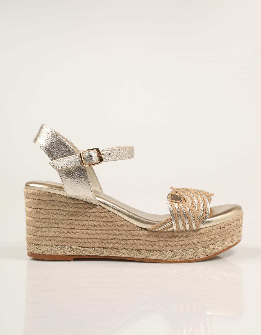 SANDALIAS POPA GARUA YUTE ORO CB48902 en color Oro