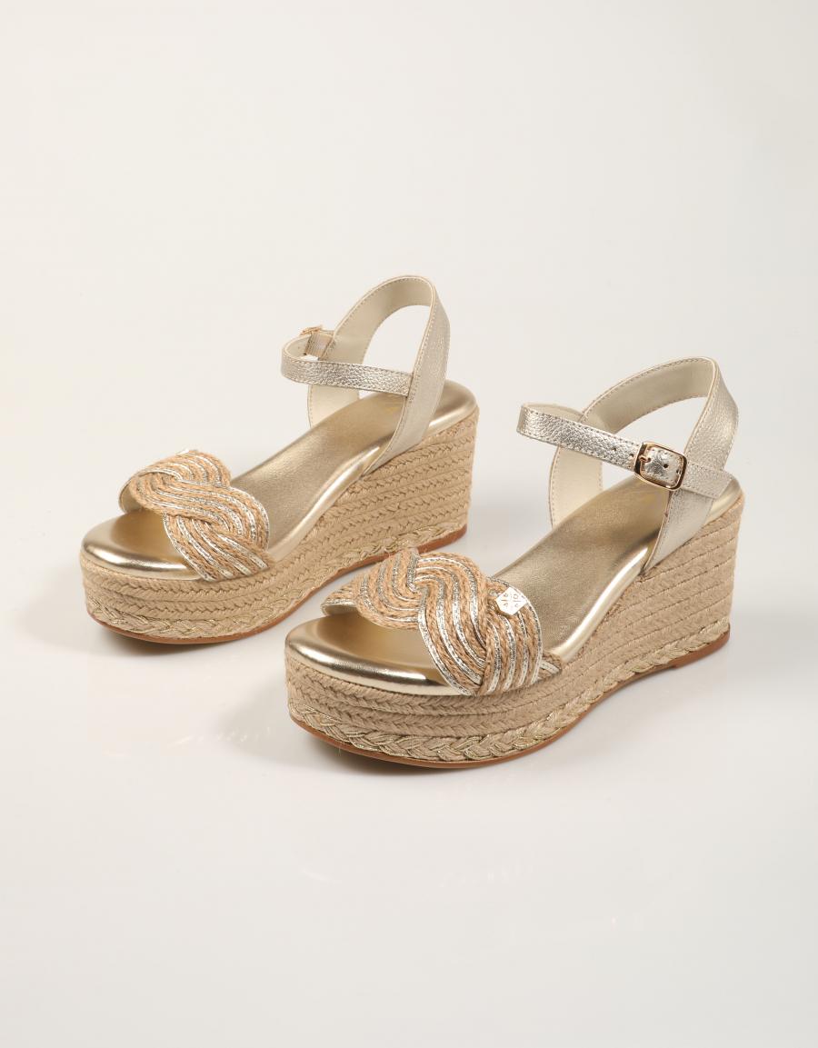 SANDALIAS POPA GARUA YUTE ORO CB48902 en color Oro