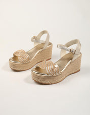 SANDALIAS POPA GARUA YUTE ORO CB48902 en color Oro