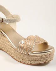 SANDALIAS POPA GARUA YUTE ORO CB48902 en color Oro