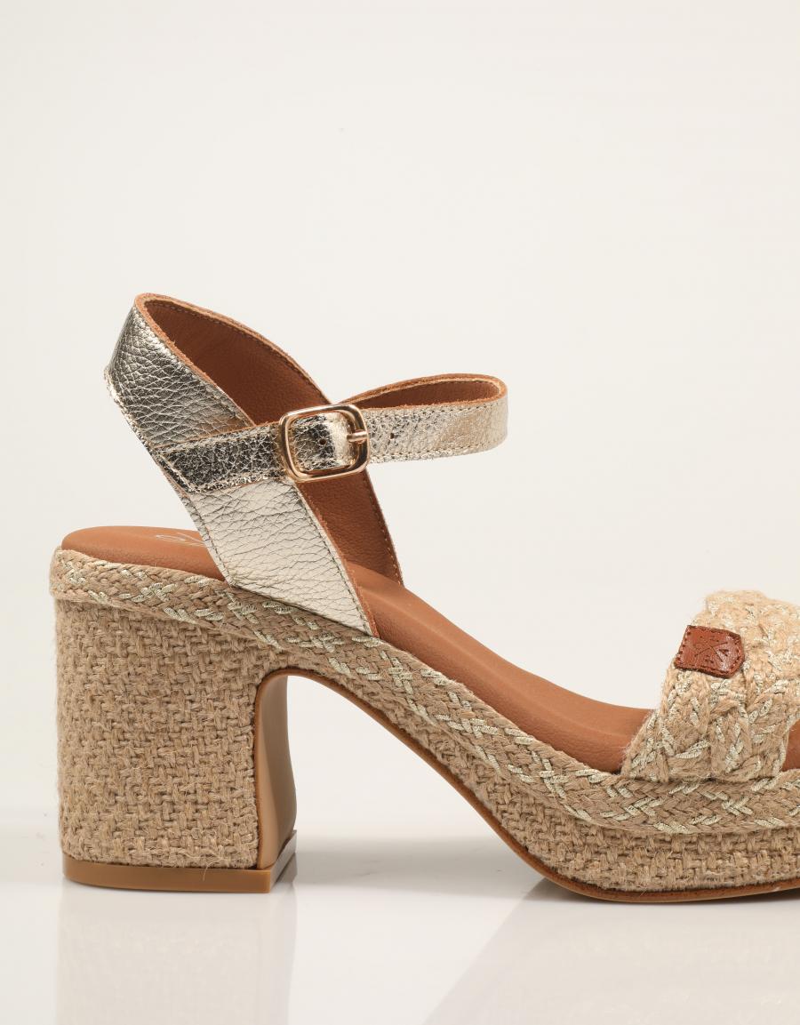 SANDALIAS POPA NERINA AMURA ORO CT49001 en color Oro