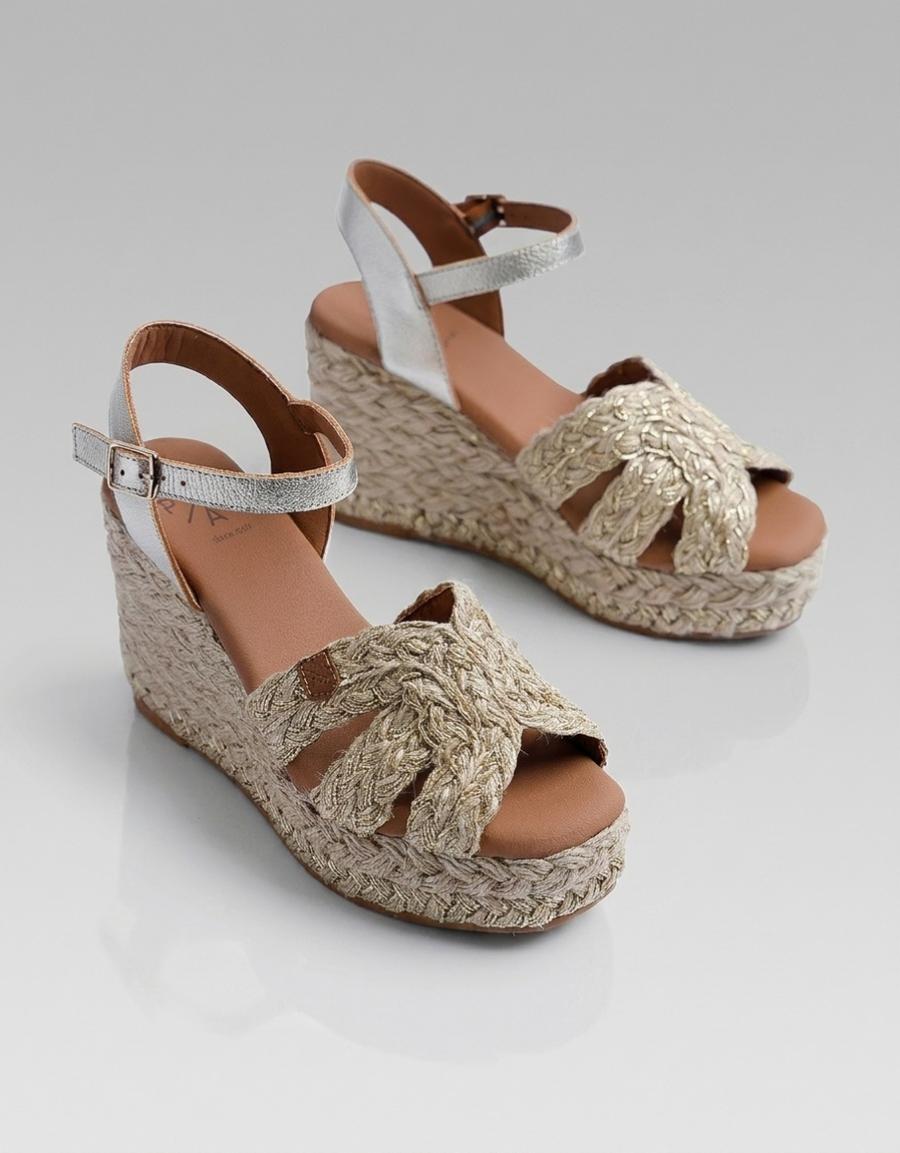 SANDALIAS POPA AVALO YUTE ORO CA39102 en color Oro