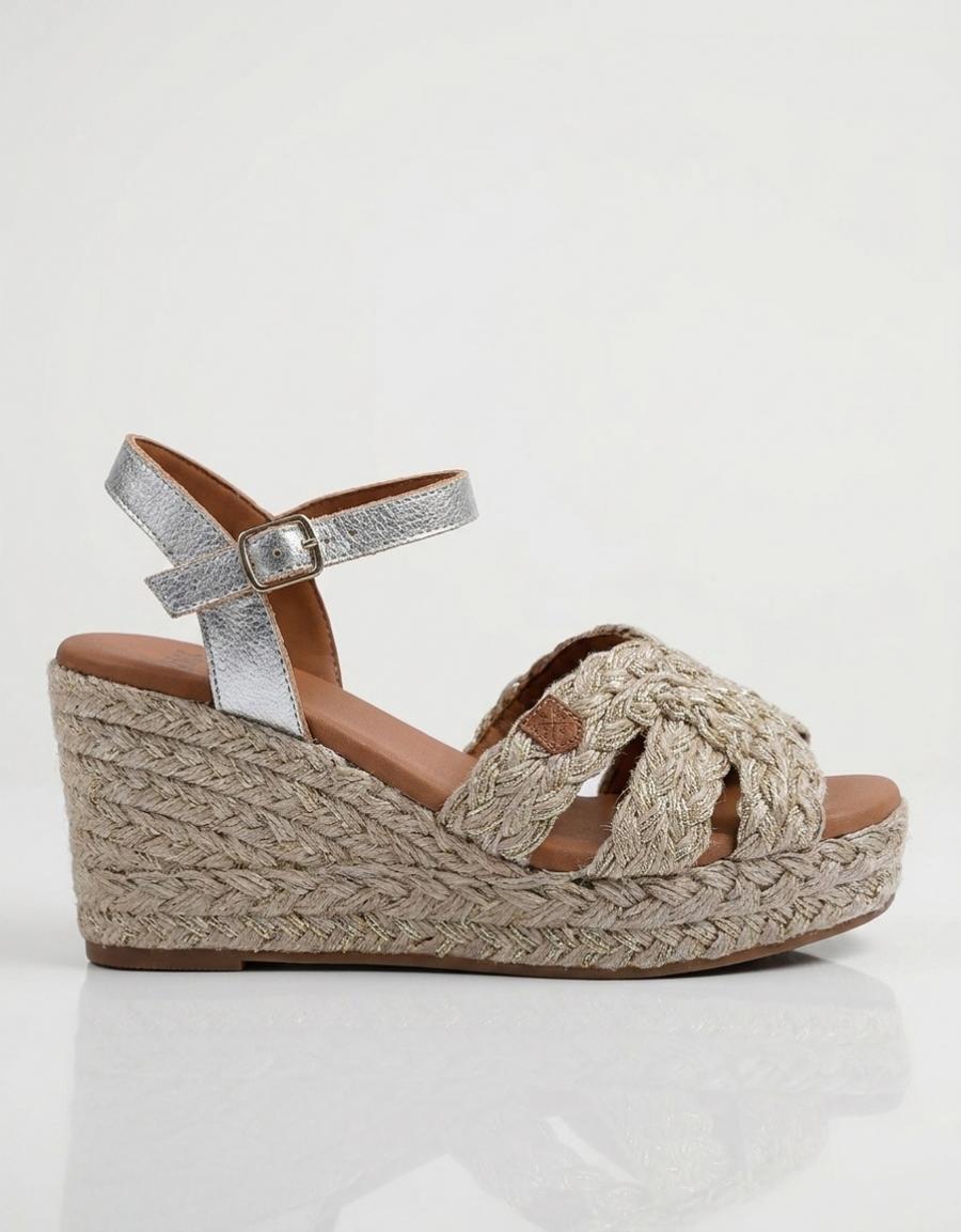 SANDALIAS POPA AVALO YUTE ORO CA39102 en color Oro