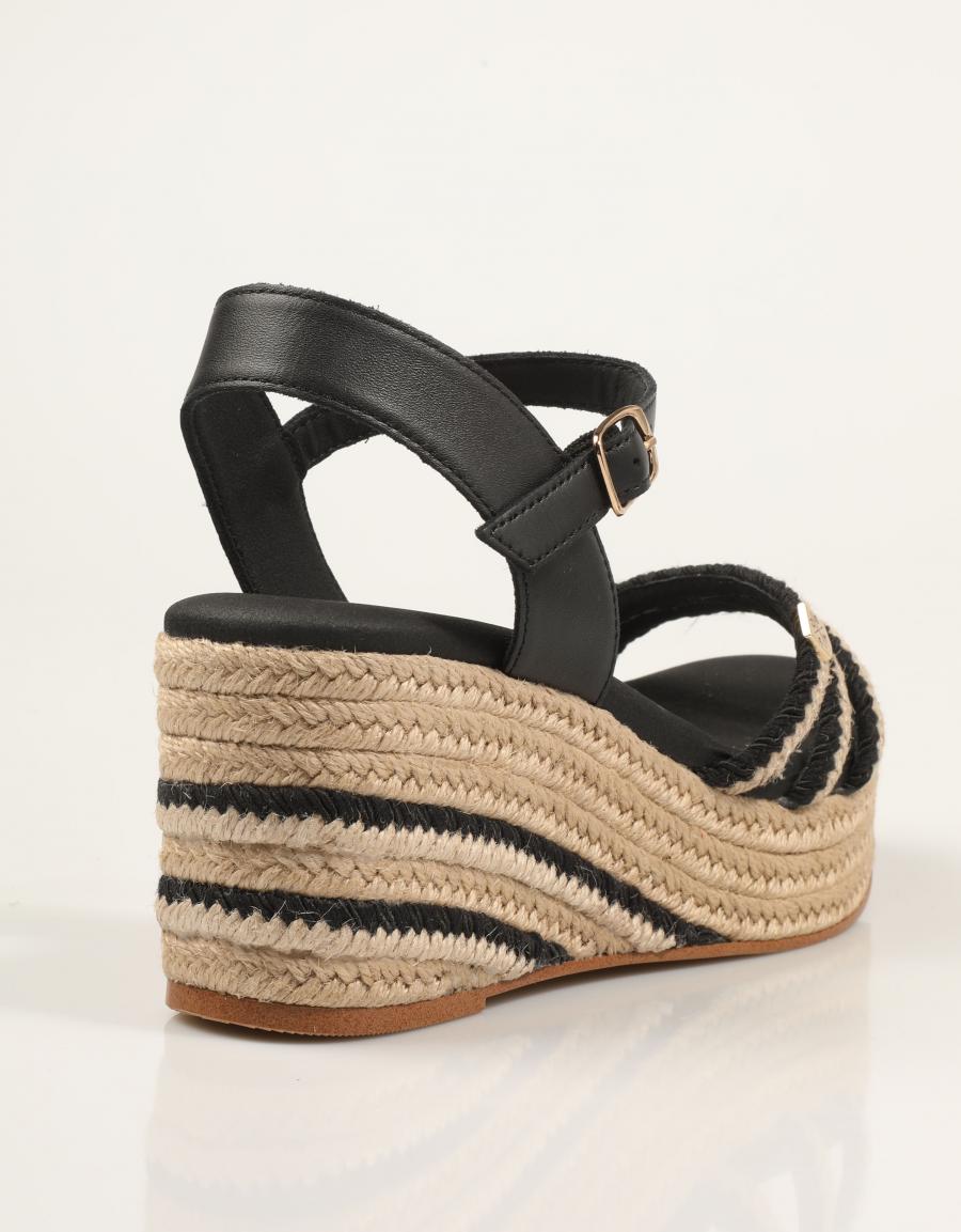 SANDALIAS POPA ALBANY CUERDA NEGRO CB47602 en color Negro
