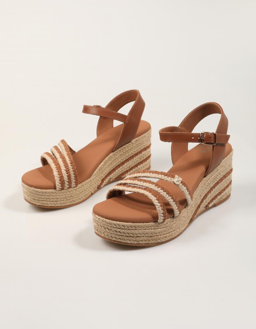SANDALIAS POPA ALBANY CUERDA CUERO CB47601 en color Cuero