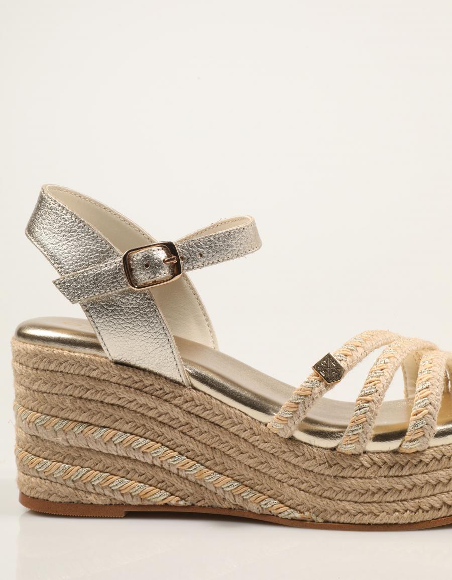 SANDALIAS POPA ALBANY CUERLAM ORO CB43601 en color Oro