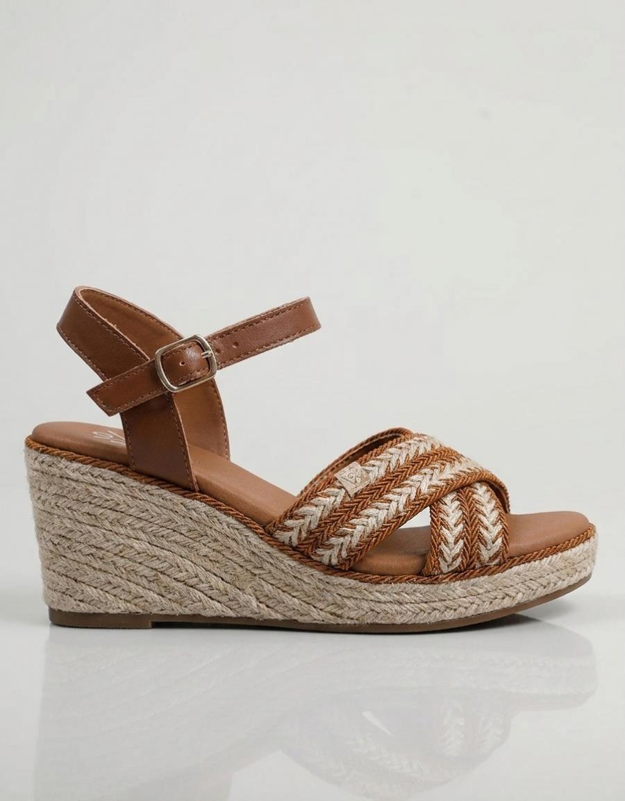 SANDALIAS POPA MELIA YUTE CUERO CT51602 en color Cuero
