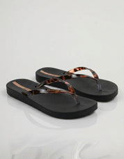 SANDALIAS IPANEMA ESCLAVA LEOPARD BLACK en color Negro