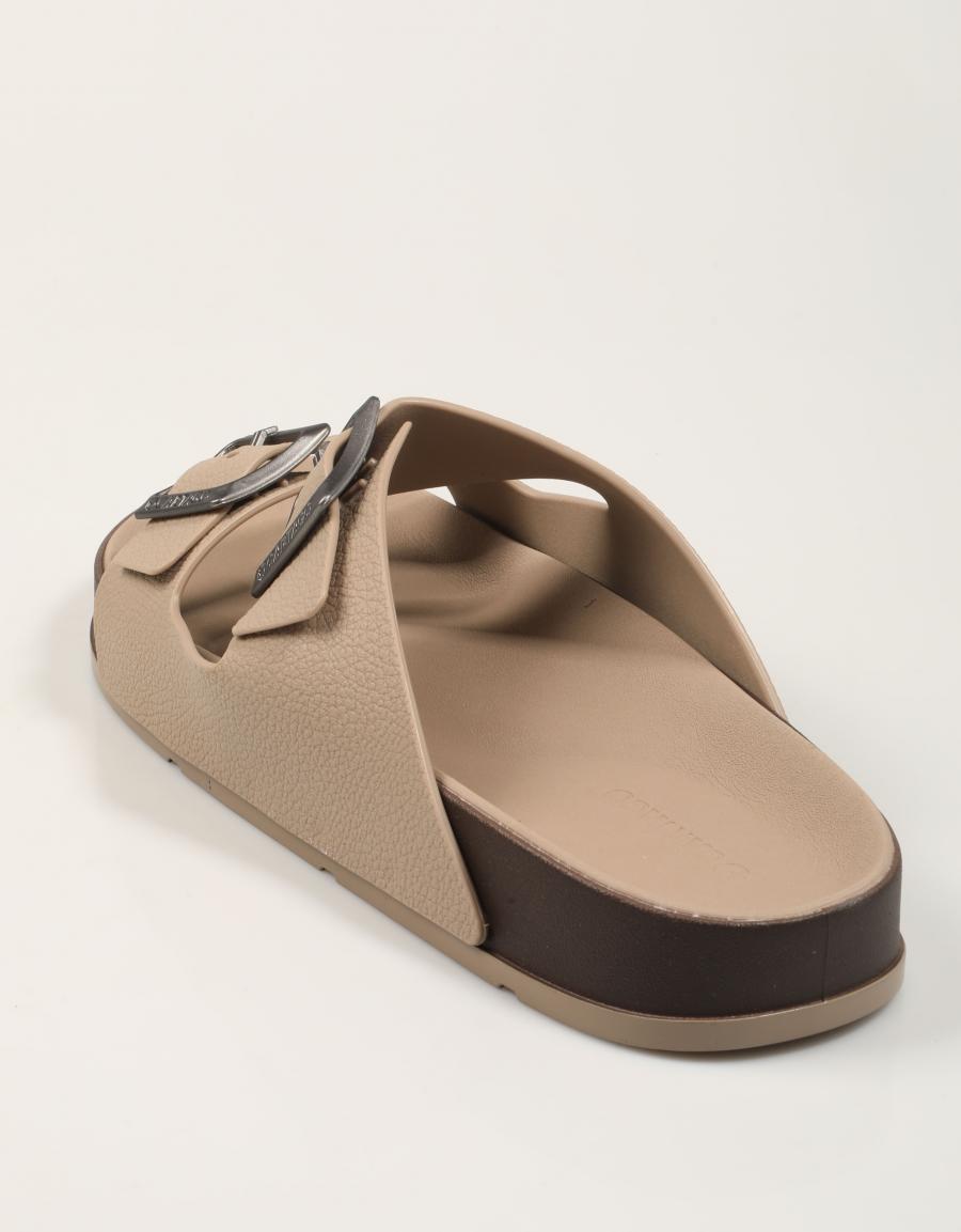 SANDALIAS CARTAGO PALA HEBILLAS BEIGE en color Beige