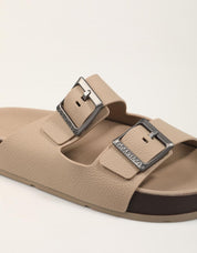 SANDALIAS CARTAGO PALA HEBILLAS BEIGE en color Beige