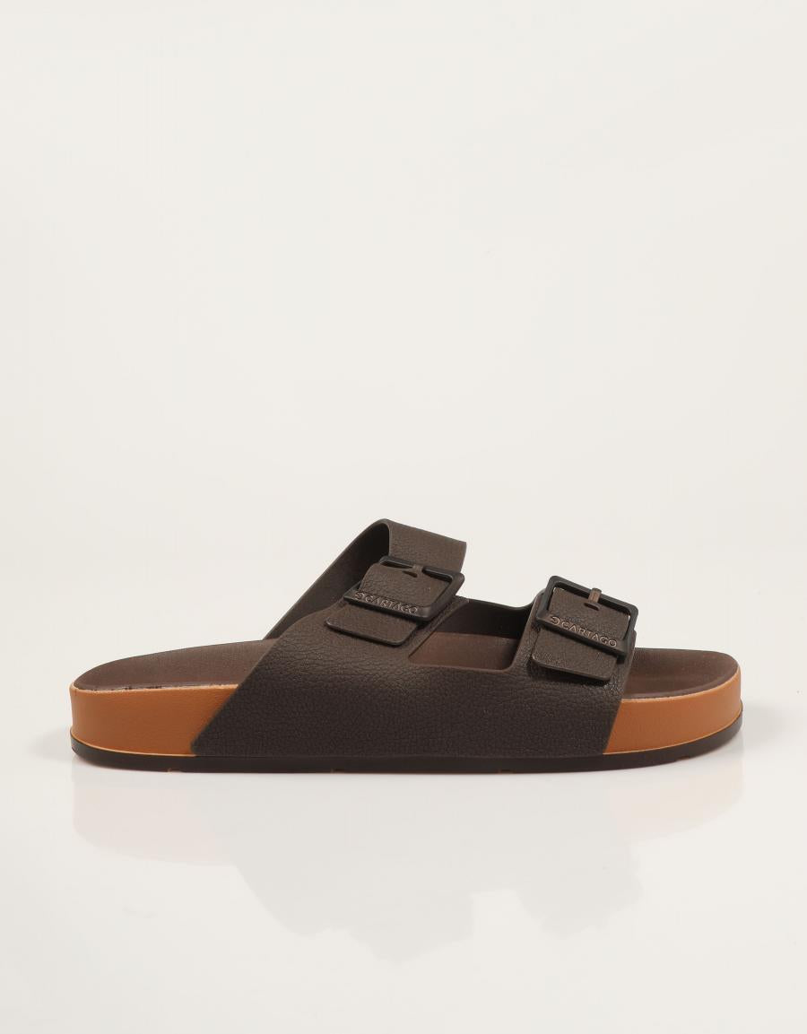 SANDALIAS CARTAGO PALA HEBILLAS BROWN en color Marron