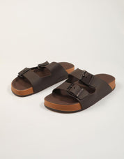 SANDALIAS CARTAGO PALA HEBILLAS BROWN en color Marron