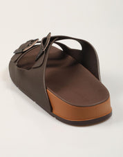 SANDALIAS CARTAGO PALA HEBILLAS BROWN en color Marron