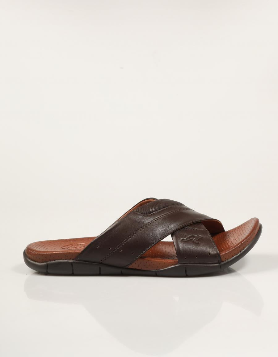 SANDALIAS KANGAROOS PALA PIEL MARRON en color Marron