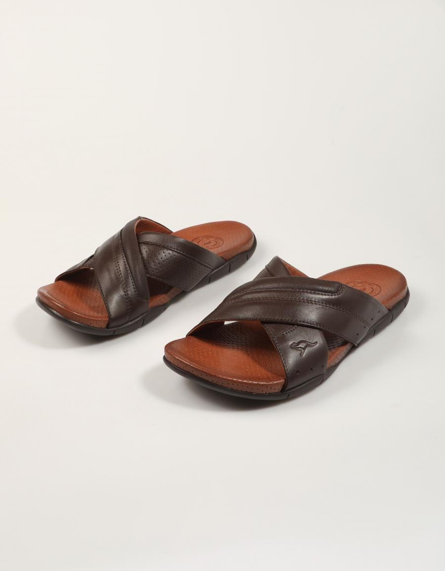 SANDALIAS KANGAROOS PALA PIEL MARRON en color Marron