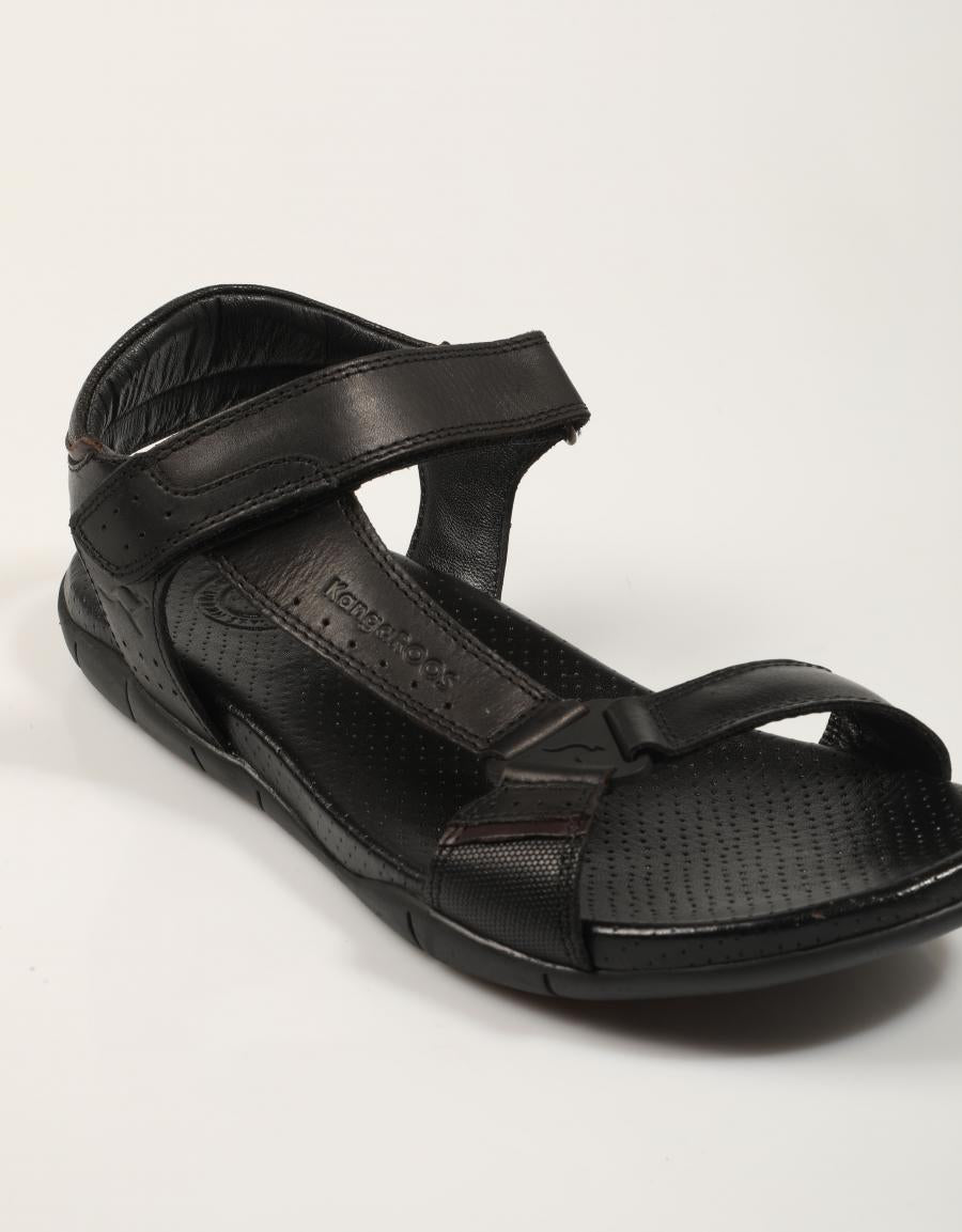 SANDALIAS KANGAROOS SANDALIA NEGRO en color Negro