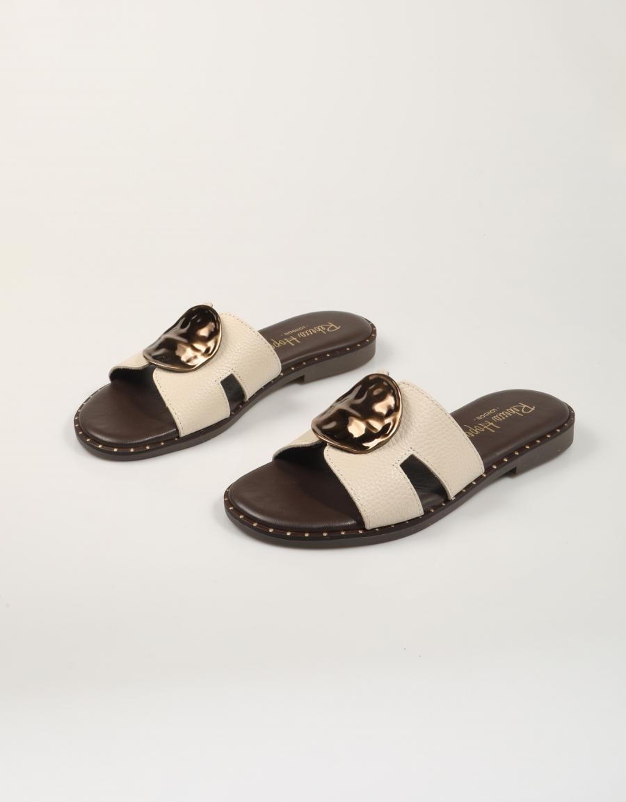 SANDALIAS REBECA HOPE ODEL WILLER LATTE en color Beige