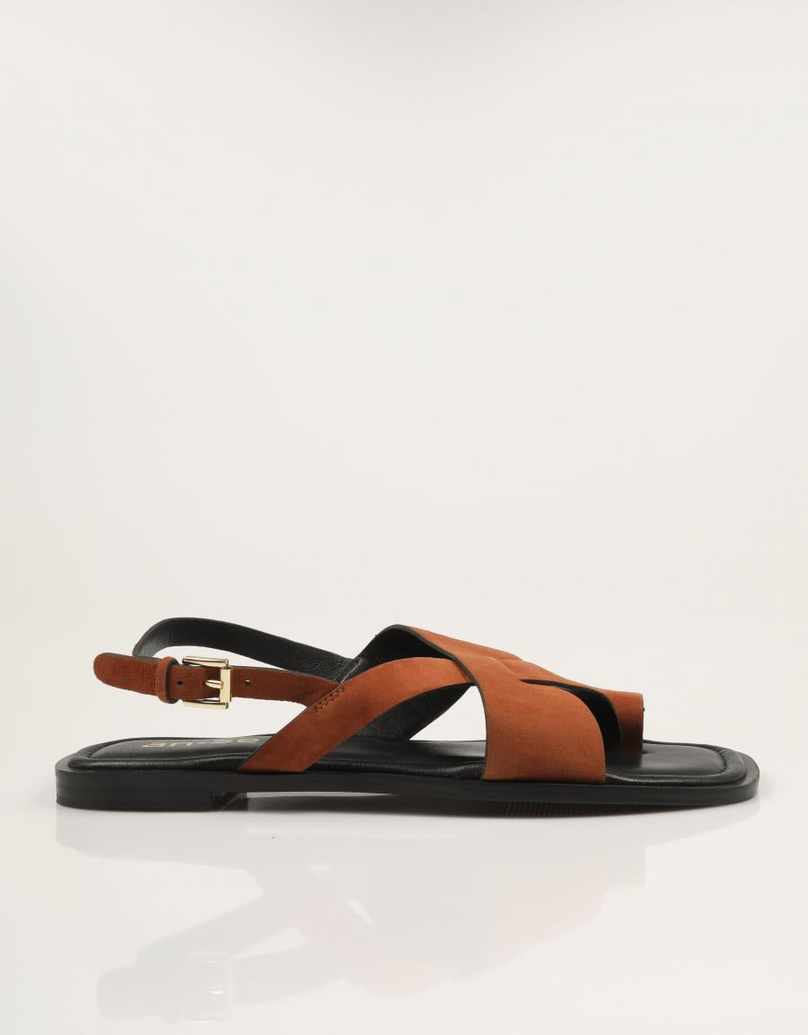 SANDALIAS AN-SE SANDALIA DEDO BRUCIATO en color Cuero