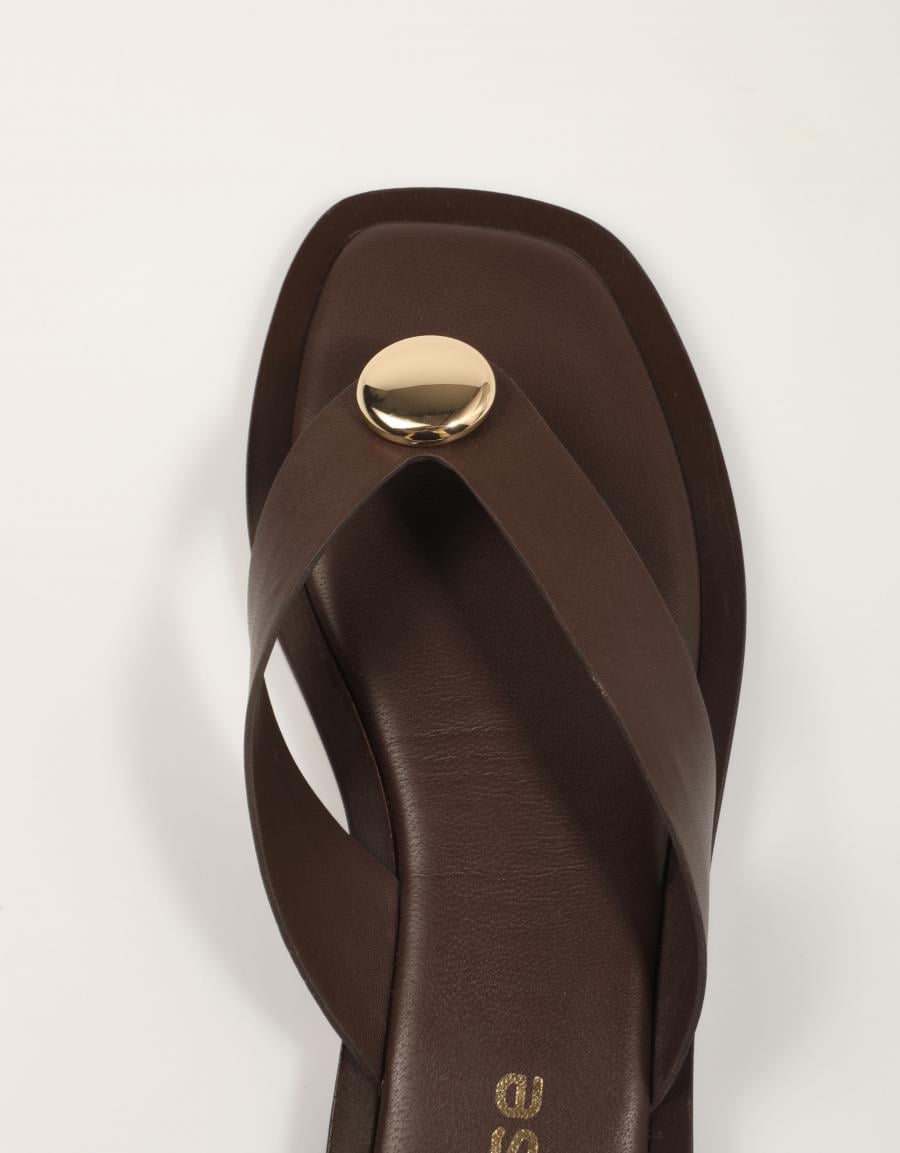 SANDALIAS AN-SE ESCLAVA CHAPA CHOCOLATE en color Marron