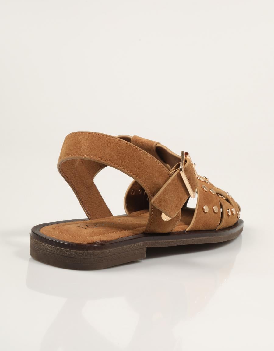 SANDALIAS TOP 3 ROMANA TACHAS CAMEL en color Cuero