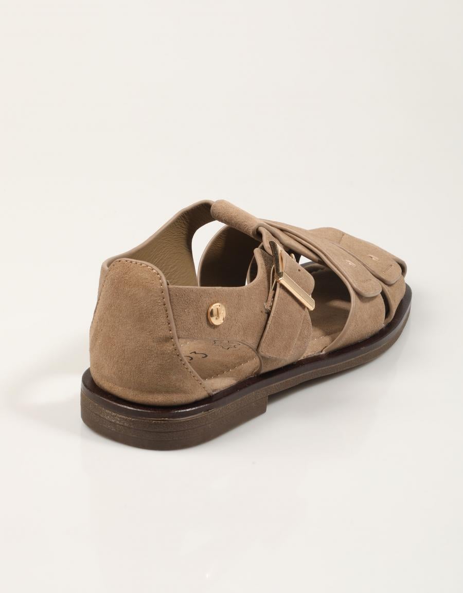 SANDALIAS TOP 3 ROMANA TACHAS SERRAJE PIEDRA en color Beige