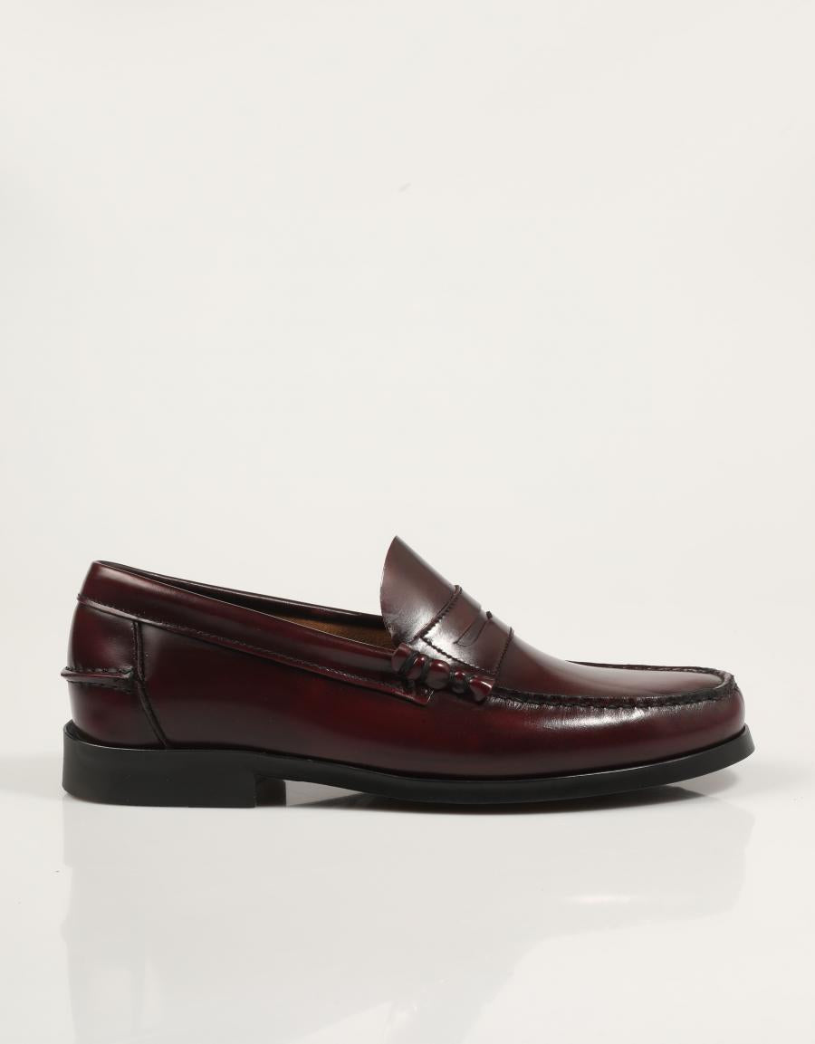 ZAPATOS FREELANCE MOCASIN FLORENTIC BURDEOS en color Burdeos