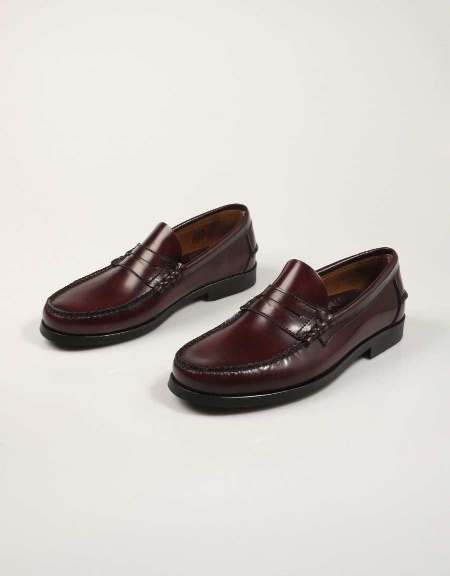 ZAPATOS FREELANCE MOCASIN FLORENTIC BURDEOS en color Burdeos
