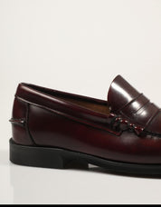 ZAPATOS FREELANCE MOCASIN FLORENTIC BURDEOS en color Burdeos
