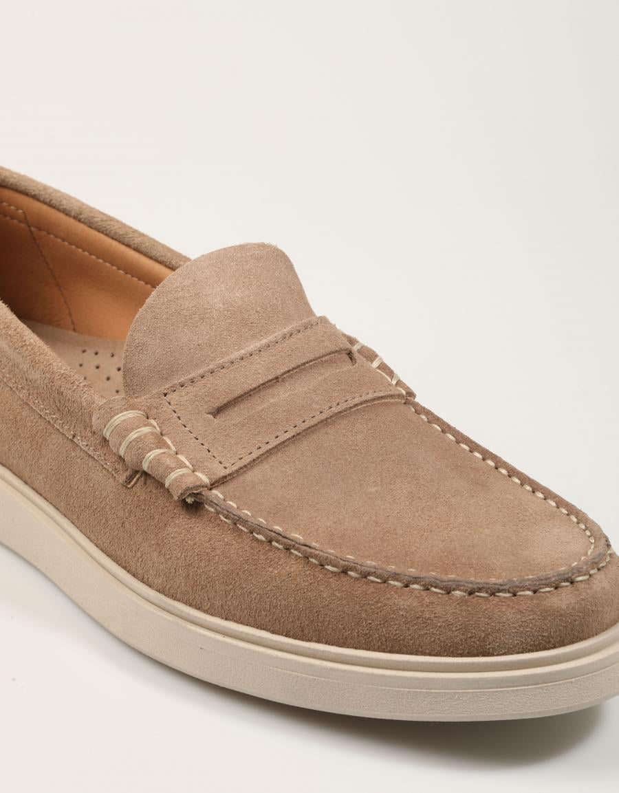 ZAPATOS FREELANCE MOCASIN PIEDRA en color Beige
