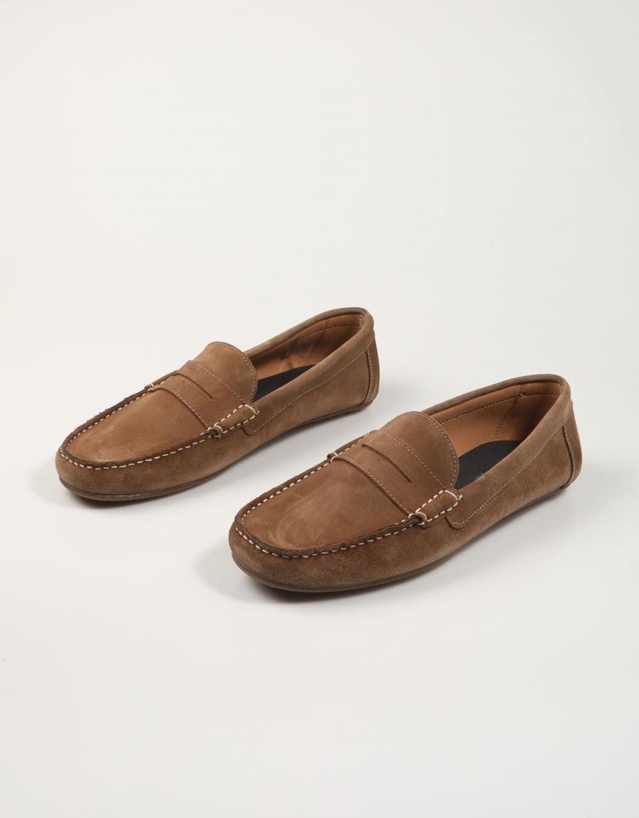 ZAPATOS FREELANCE MOCASIN VISON en color Taupe