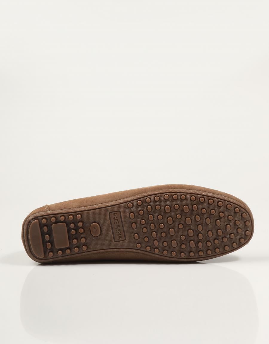 ZAPATOS FREELANCE MOCASIN VISON en color Taupe