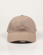 GORRA CALVIN KLEIN TITLECASE ROASTED LV04D5003G en color Beige
