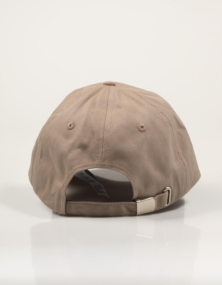 GORRA CALVIN KLEIN TITLECASE ROASTED LV04D5003G en color Beige