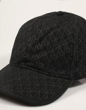 GORRA CALVIN KLEIN EMBLEM PRINT CHARCOAL LV04D5029G en color Negro