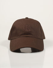 GORRA CALVIN KLEIN MONOGRAM DELICIOSO LV04K5024G en color Marron