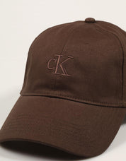 GORRA CALVIN KLEIN MONOGRAM DELICIOSO LV04K5024G en color Marron