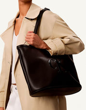 BOLSOS CALVIN KLEIN BOLD SHOPPER BLACK  LV04F3562G en color Negro