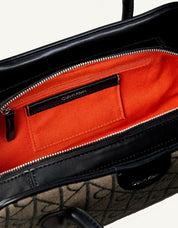 BOLSOS CALVIN KLEIN EMBLEM TRIO BLACK LV04F3744G en color Negro