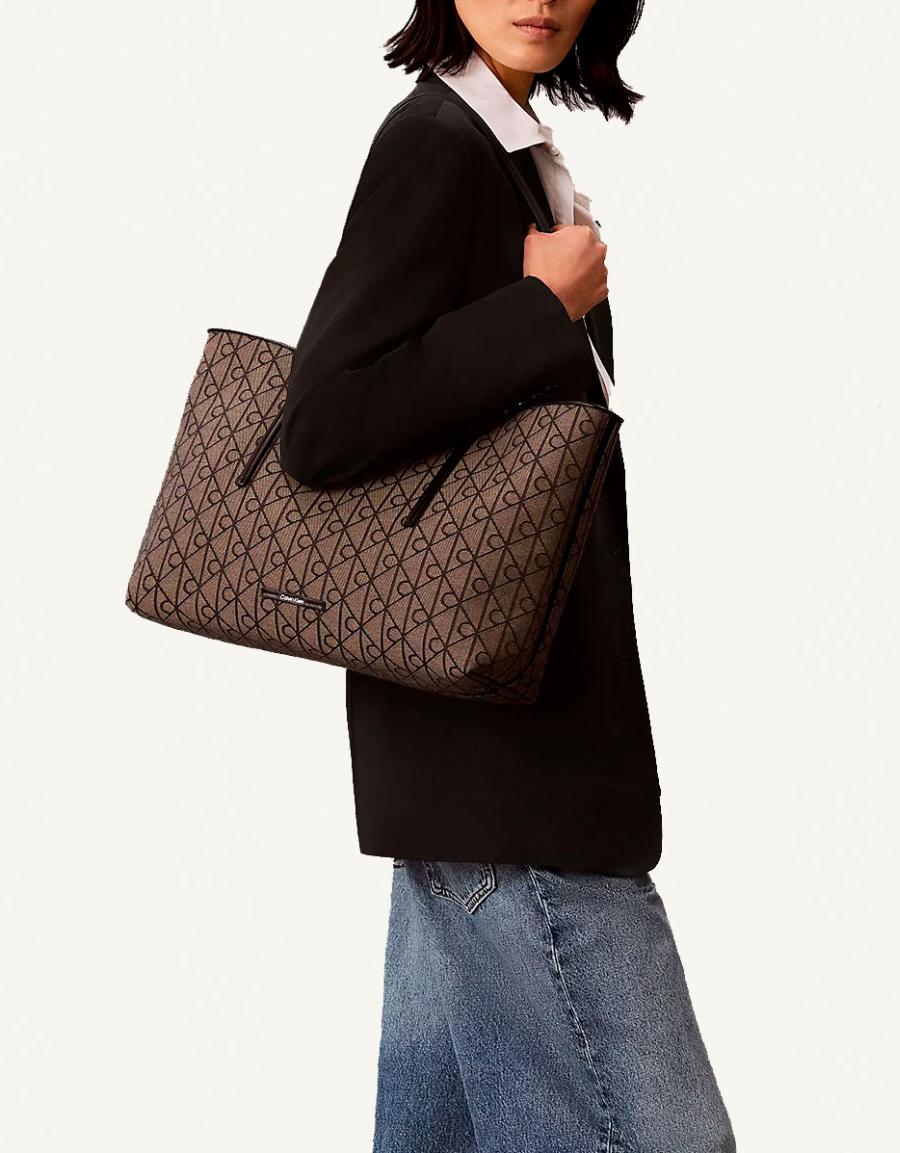 BOLSOS CALVIN KLEIN EMBLEM AOP BLACK LV04F3750G en color Negro