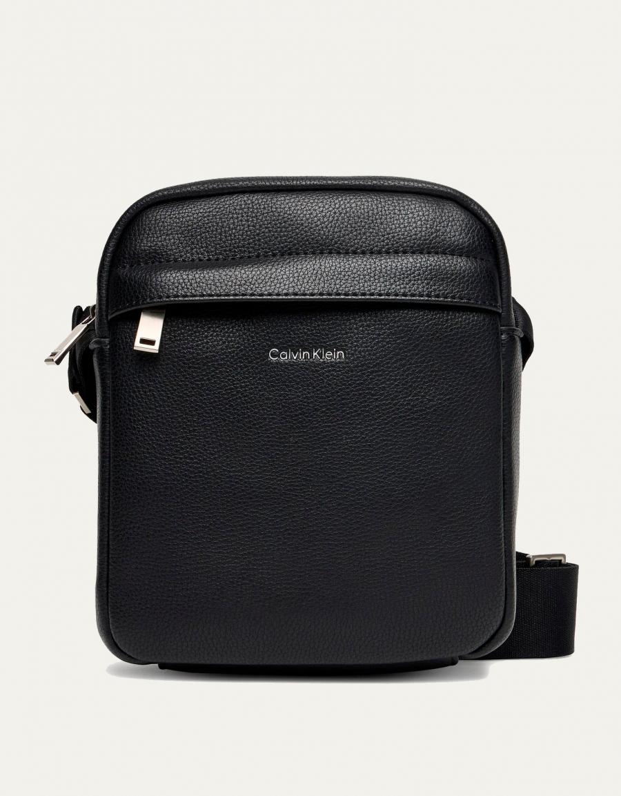 BANDOLERAS CALVIN KLEIN RAISED REPORTER BLACK LV04D3160G en color Negro