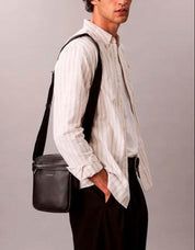 BANDOLERAS CALVIN KLEIN RAISED REPORTER BLACK LV04D3160G en color Negro
