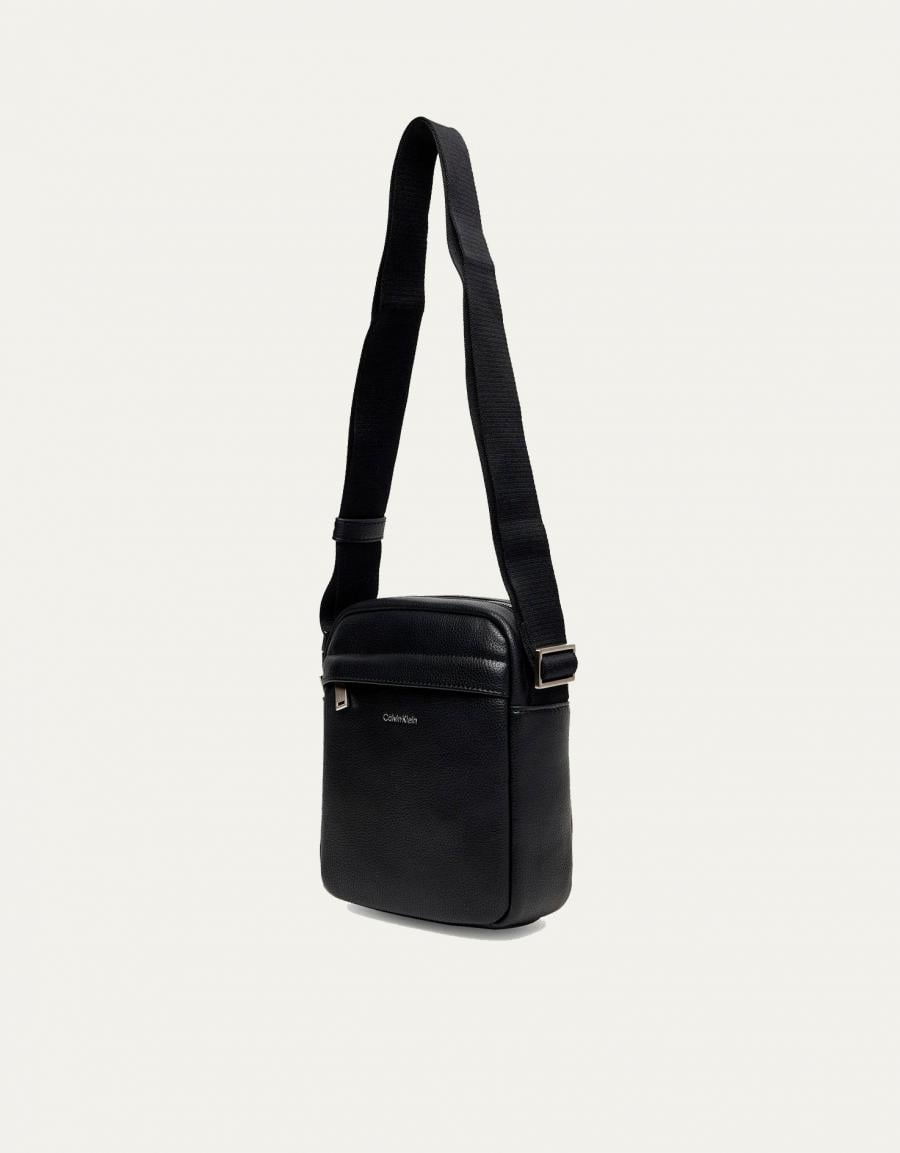 BANDOLERAS CALVIN KLEIN RAISED REPORTER BLACK LV04D3160G en color Negro