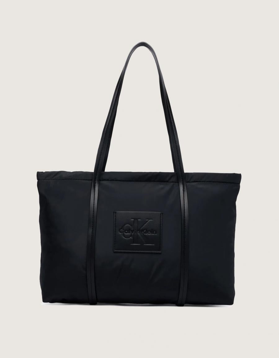 BANDOLERAS CALVIN KLEIN NYLON MEDIUM TOTE LV04F3869G en color Negro