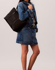 BANDOLERAS CALVIN KLEIN NYLON SMALL TOTE BLACK LV04F3868G en color Negro