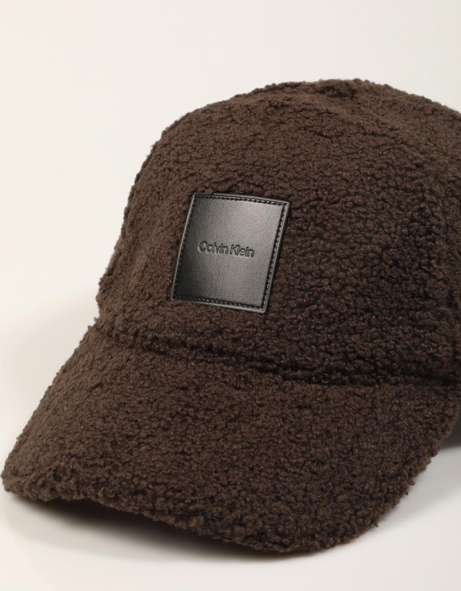 GORRA CALVIN KLEIN ALL OVER SHERPA BAL LV04F5096G en color Marron