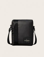 BANDOLERAS CALVIN KLEIN RUBBERIZED REPORTER BLACK LV04D3480G en color Negro