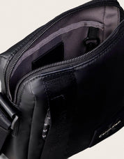 BANDOLERAS CALVIN KLEIN RUBBERIZED REPORTER BLACK LV04D3480G en color Negro