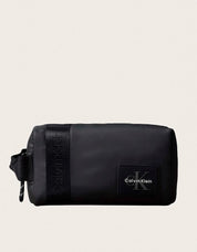 GORRA CALVIN KLEIN RUBBERIZED DOPP KIT BLACK LV04D1293G en color Negro