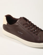 ZAPATILLAS CALVIN KLEIN LOW PROF BORDEAUX HM0HM02123 en color Negro